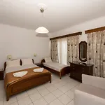 Ξενοδοχείο με διαμερίσματα Basil 2*