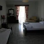 Ξενοδοχείο με διαμερίσματα Basil Τσιλιβί