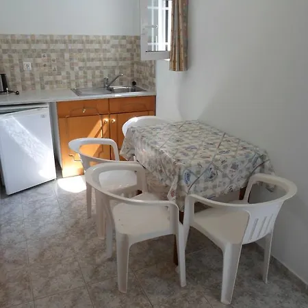 Basil Apartmanhotel 2*