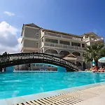 Aparthotel Basil 2*