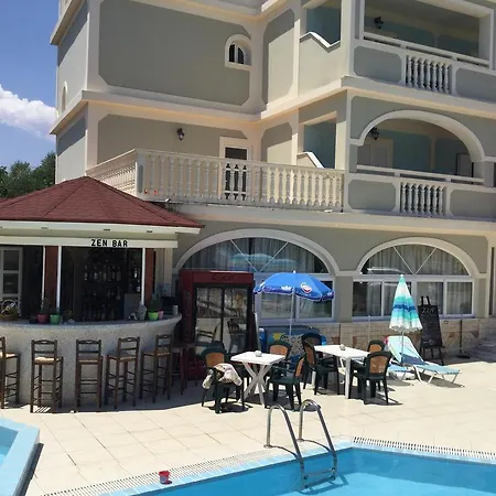 Basil Aparthotel Planos
